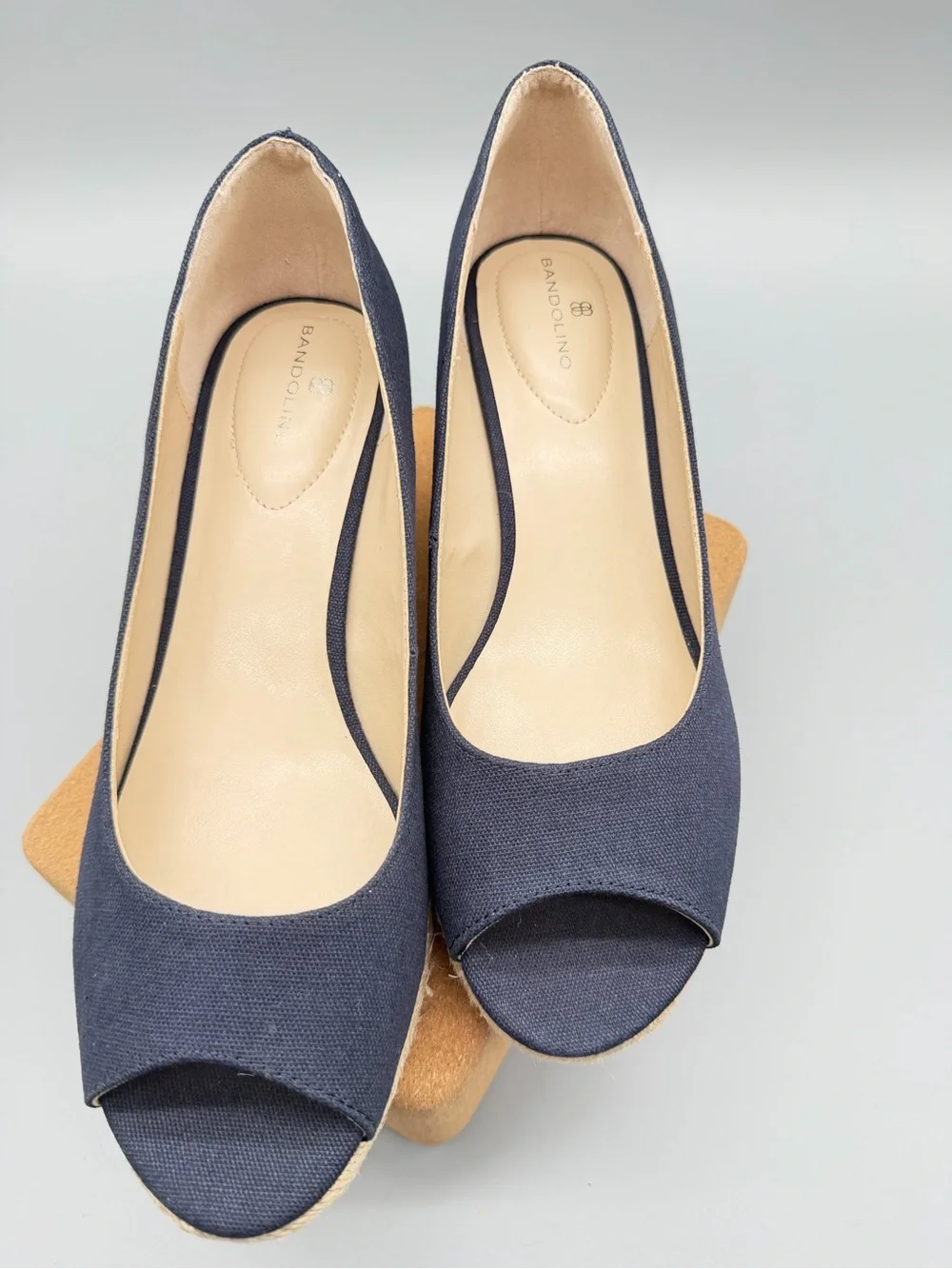 Women’s US 9.5 M Bandolino Nuri Peep Toe Wedge Espadrilles. New in box.